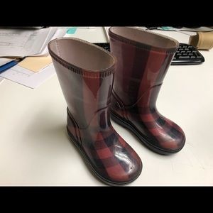 Authentic Burberry rain boots.23/24, 6/7 US.Girls
